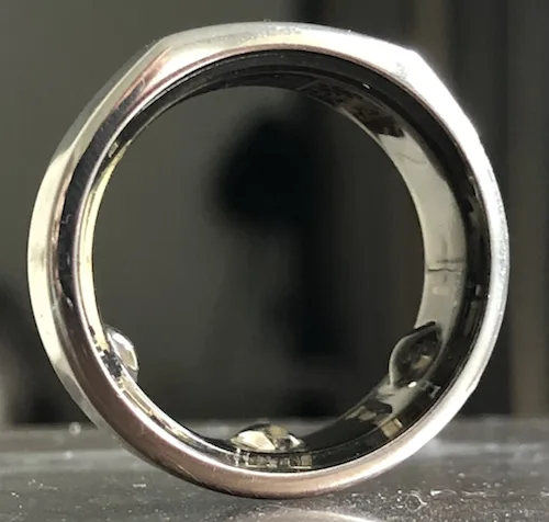 An Oura Ring, generation 3, showing its sensor array. (Wikimedia Commons, CC BY-SA 4.0)