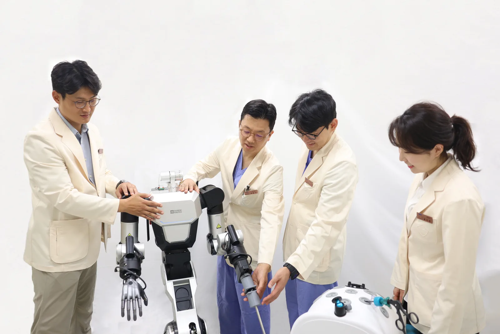 Samsung Medical Center staff at the humanoid surgical assistant robot symposium